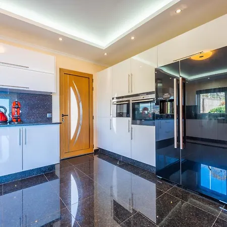 Flh House With Sea View * Funchal (Madeira)