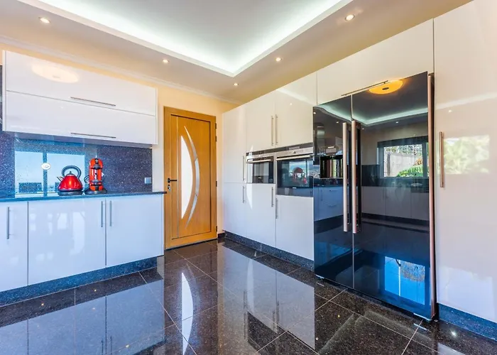 Flh House With Sea View * Funchal (Madeira)